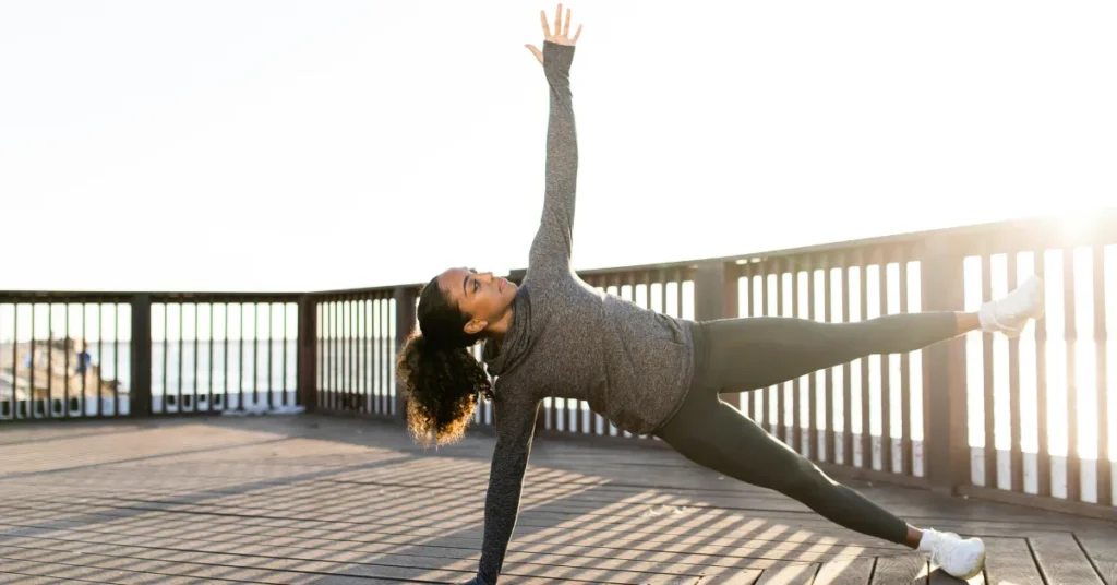 10-minute workout at home 8 Plié leg lift
