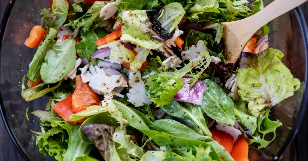 Healthy Salad Recipes for Weight Loss: 15 Nutritious 3 Spinach, Strawberry & Walnut Salad